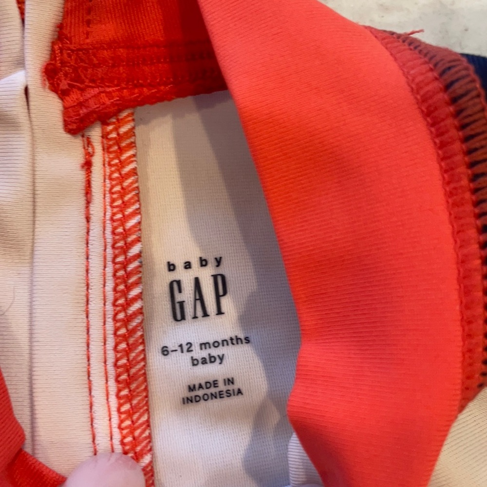 Baby Gap Rashguard - Picture 2 of 4
